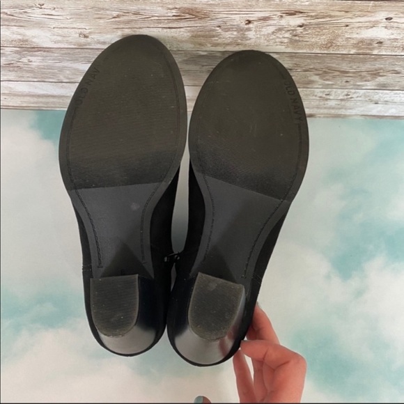 Black Chunky-heeled Booties - Picture 6 of 8